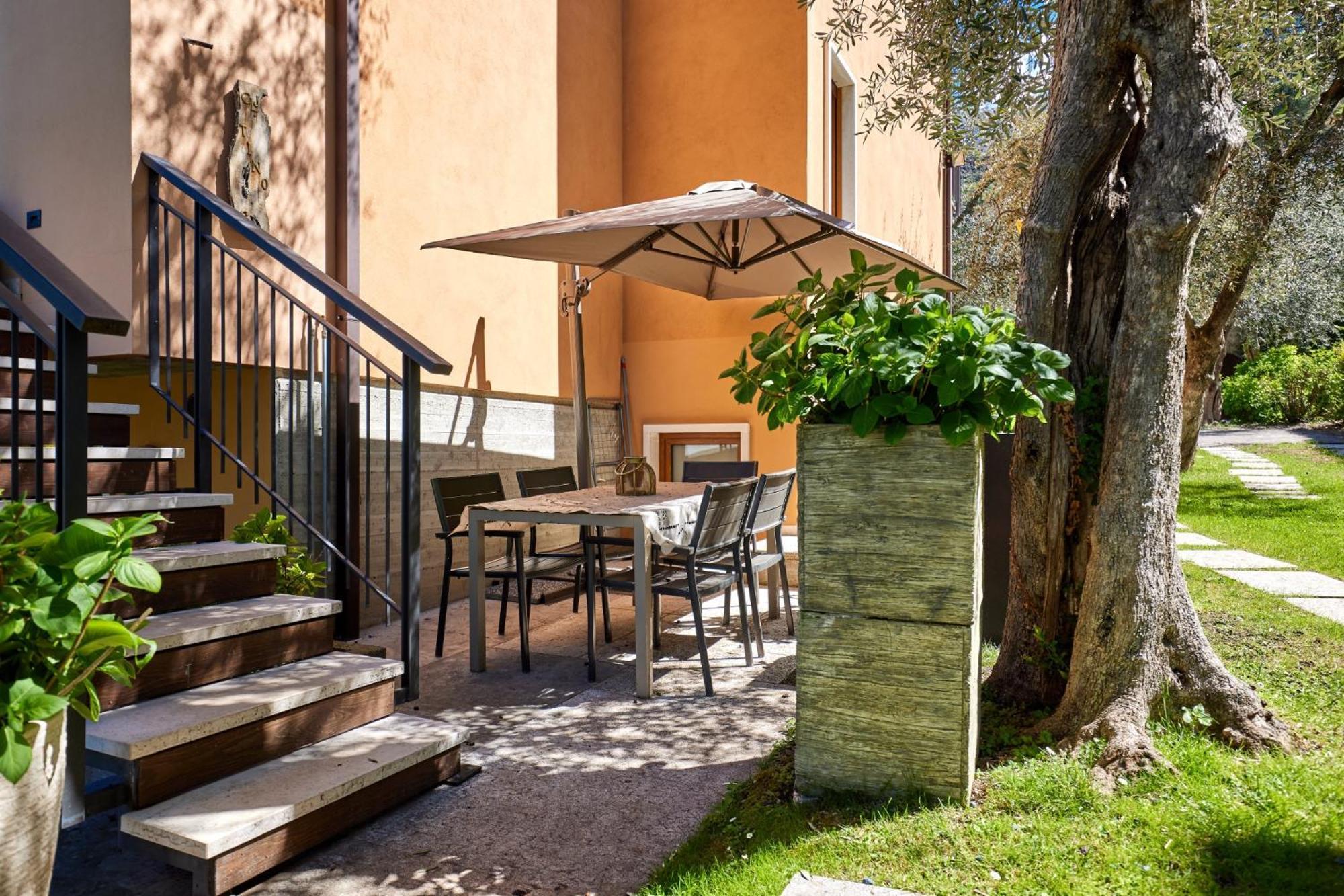 Callalillyjardin Malcesine Luaran gambar