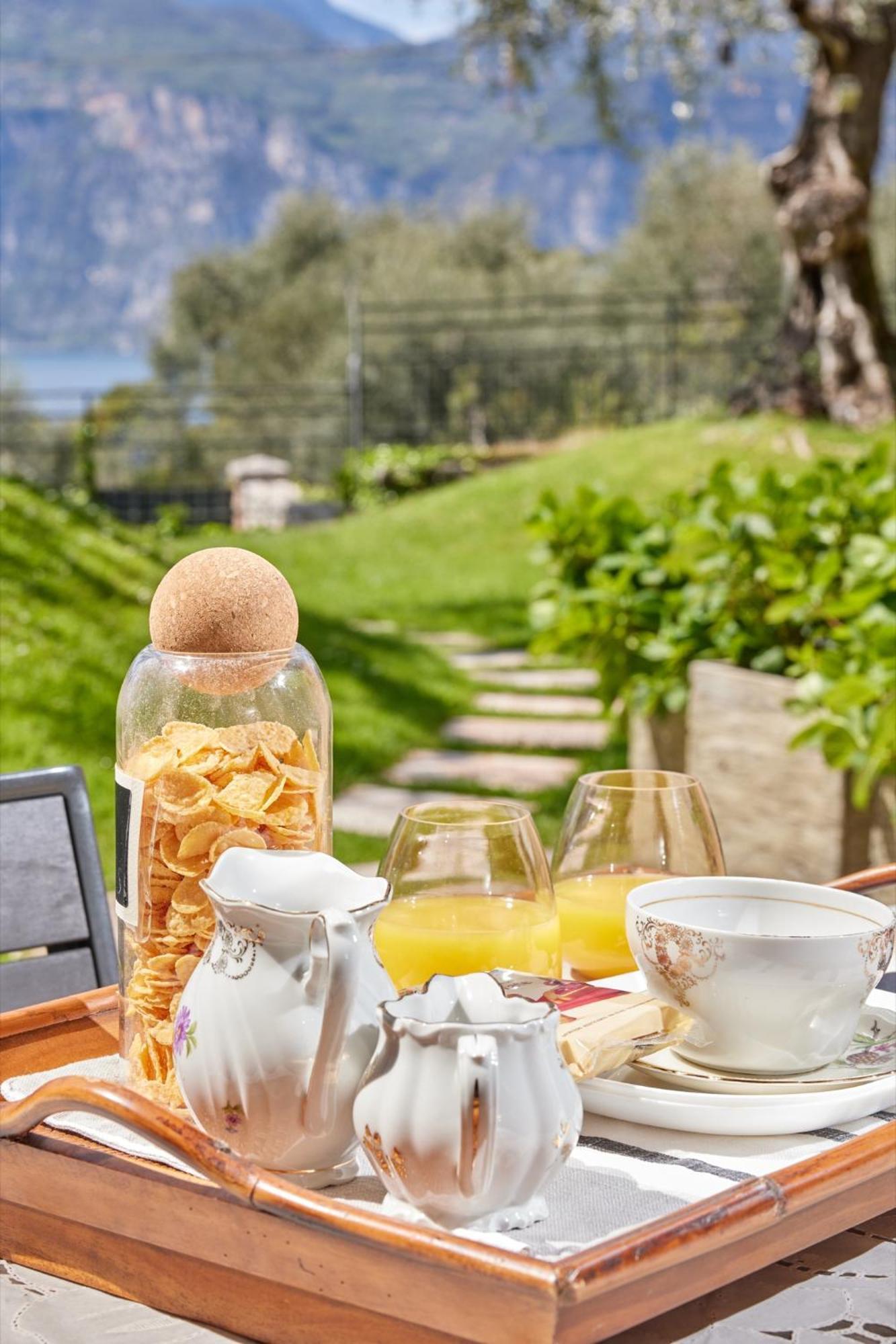 Callalillyjardin Malcesine Luaran gambar
