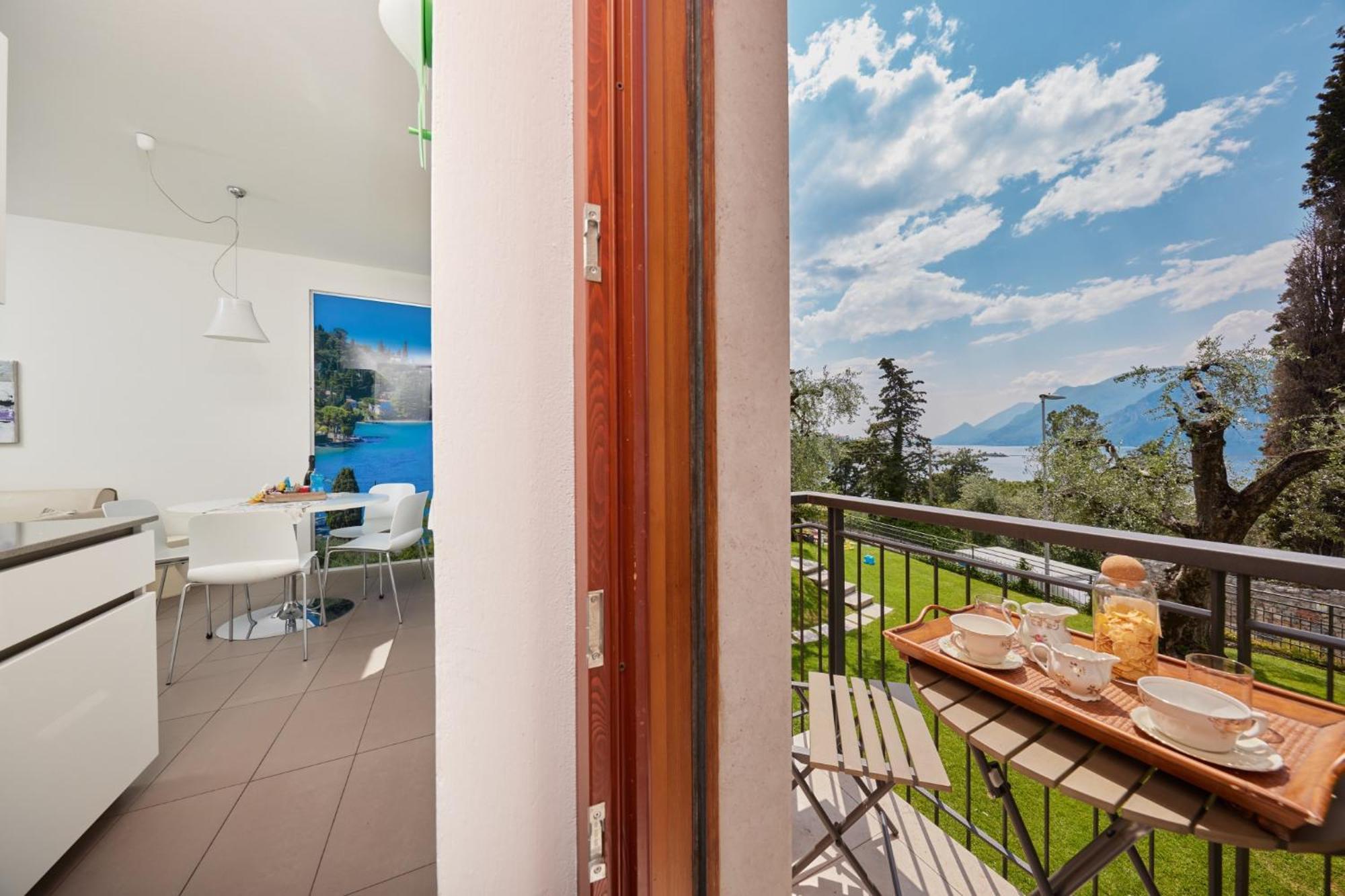 Callalillyjardin Malcesine Luaran gambar