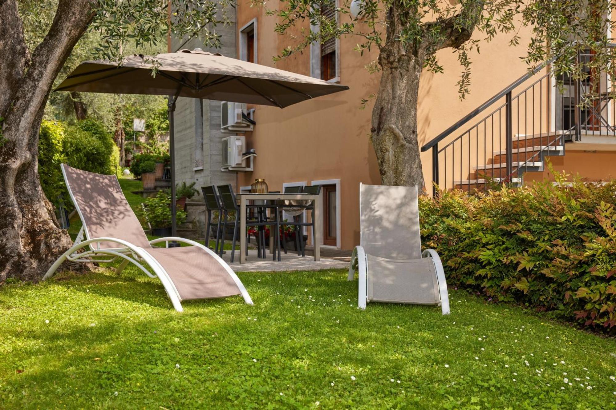 Callalillyjardin Malcesine Luaran gambar