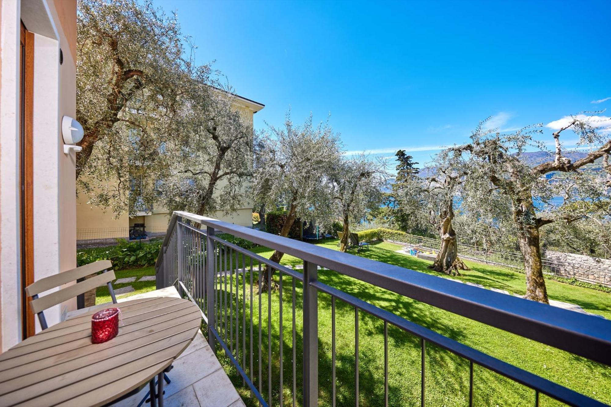 Callalillyjardin Malcesine Luaran gambar