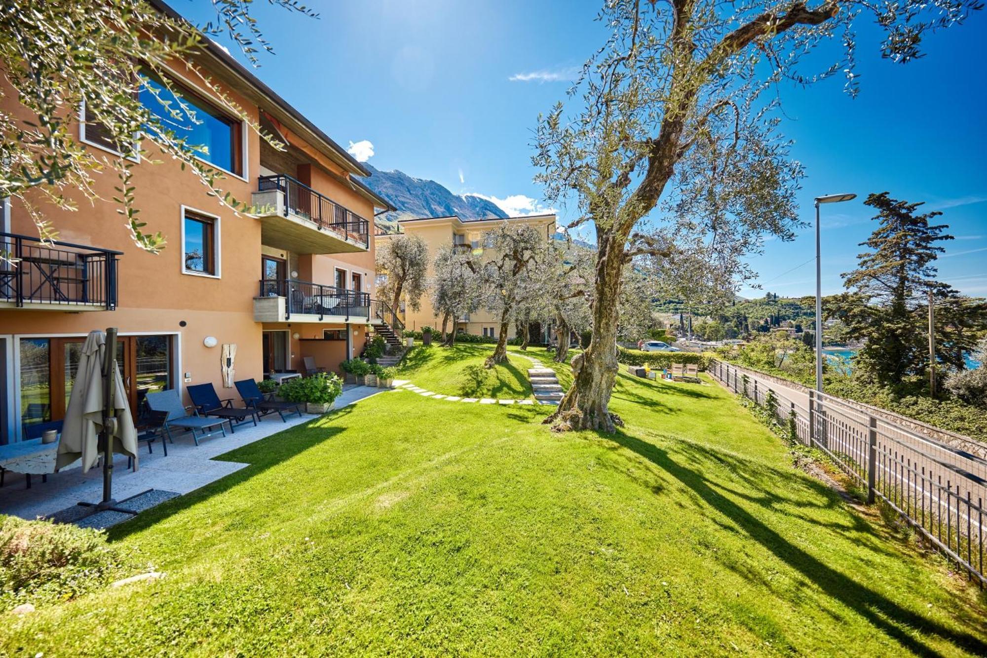 Callalillyjardin Malcesine Luaran gambar