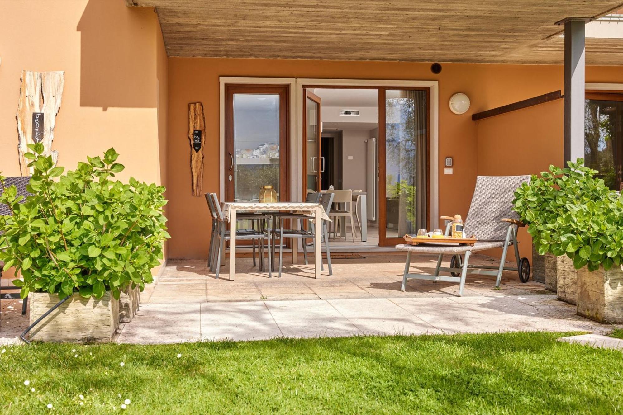 Callalillyjardin Malcesine Luaran gambar