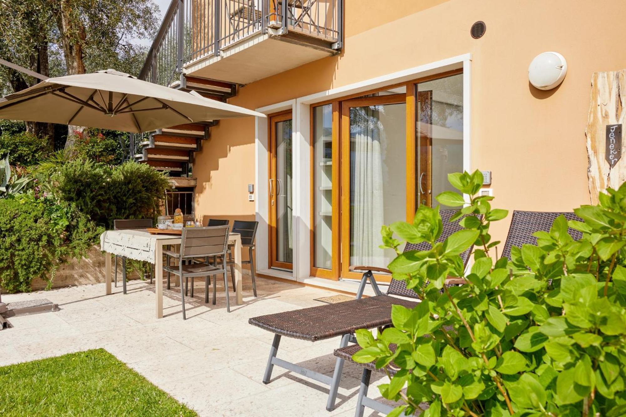 Callalillyjardin Malcesine Luaran gambar
