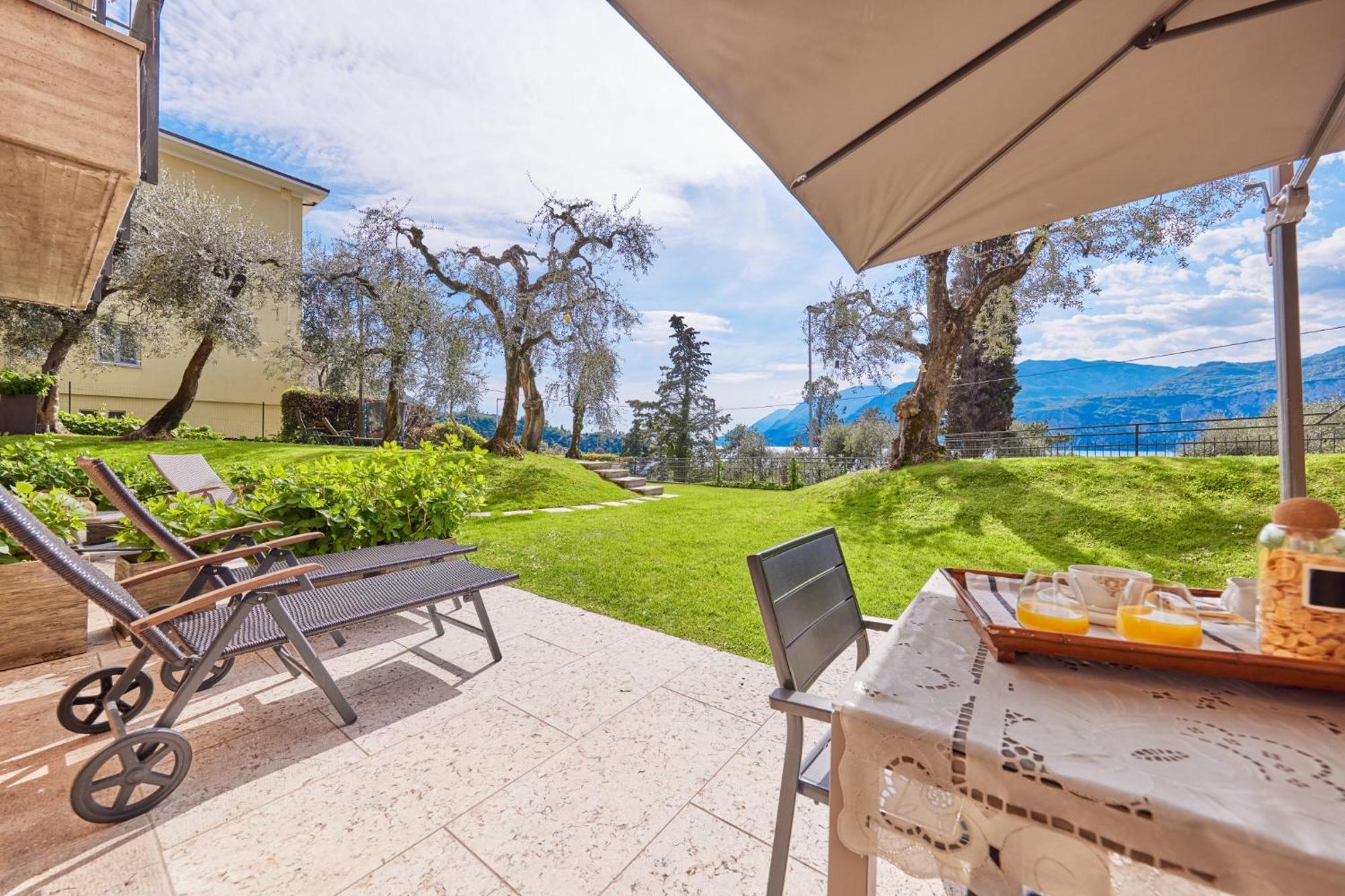 Callalillyjardin Malcesine Luaran gambar