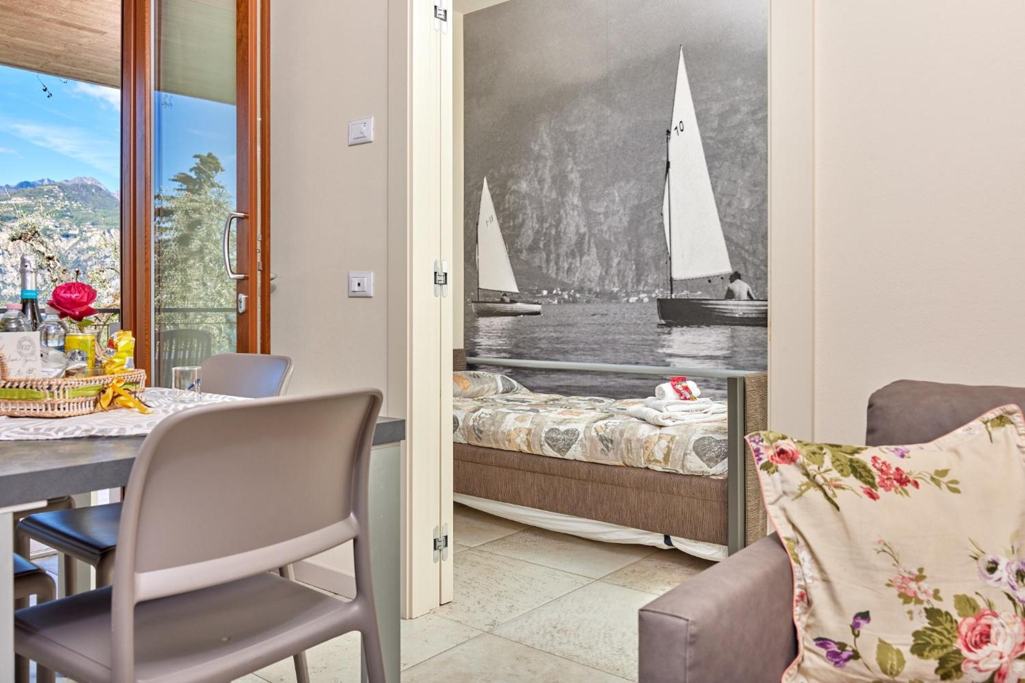 Callalillyjardin Malcesine Luaran gambar